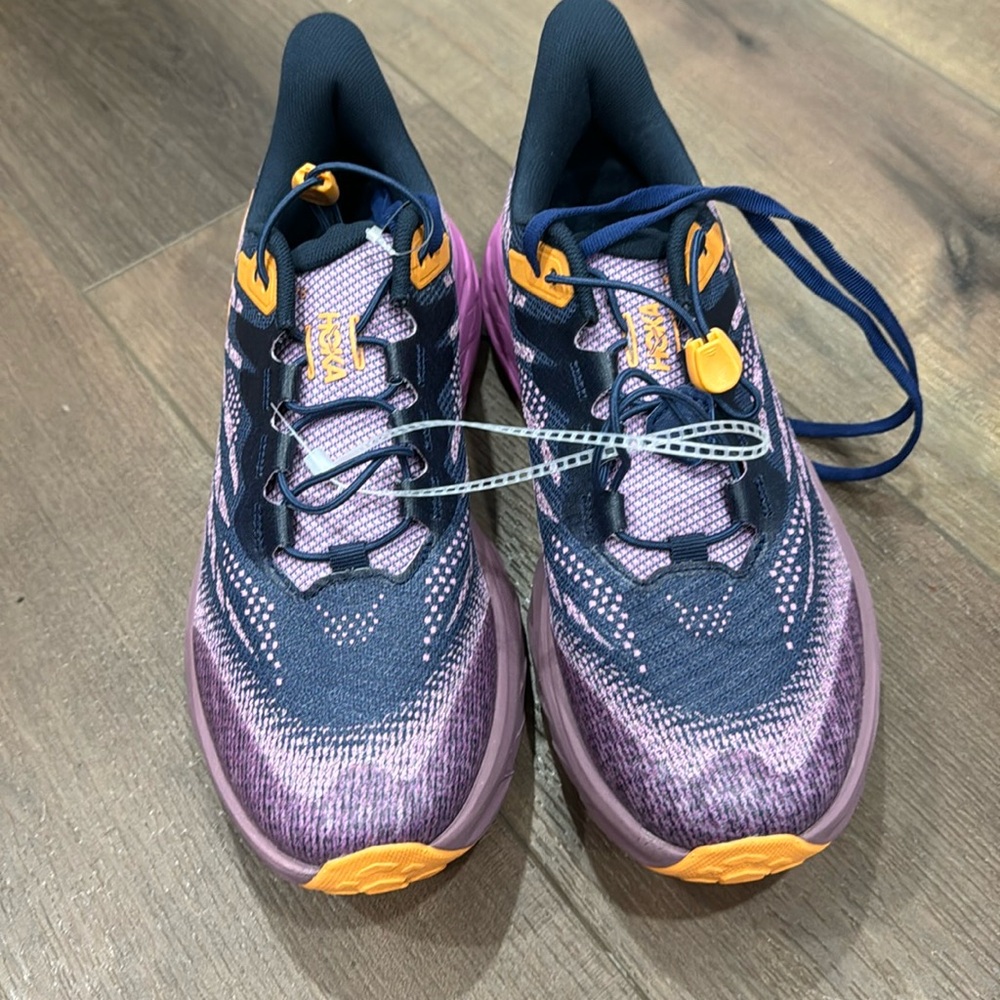 BRAND NEW WOMENS HOKA SPEEDGOAT 5